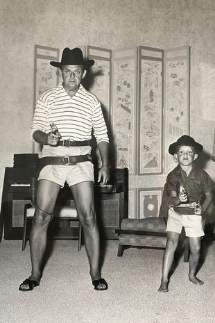 David Tomlinson va representar jugant a vaquers amb el seu fill James
