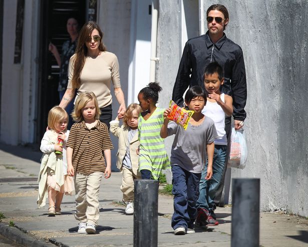 Brad Ptt, Angelina Jolie e toda a família vão dar um passeio de domingo