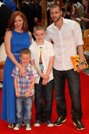 נטשה וריאד על השטיח האדום עם שני בניה בשנת 2011