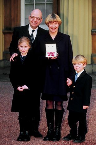 Викторија на слици са бившим мужем Џефријем и њихово двоје деце