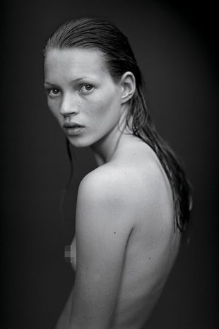 1993 fotografia Kate Moss od Maria Sorrentiho pre „Obsession“ spoločnosti Calvin Klein; reklamná kampaň