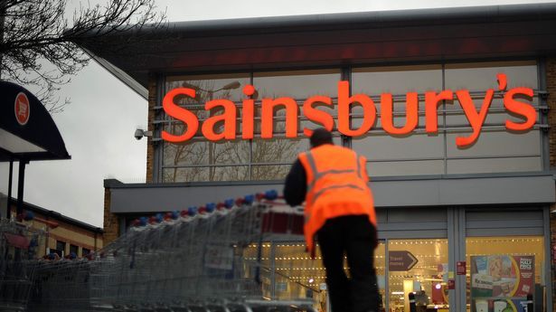 Koronavírus: Sainsburyho zavádza „staršia nákupná hodina“ a zatvára kaviarne a pulty