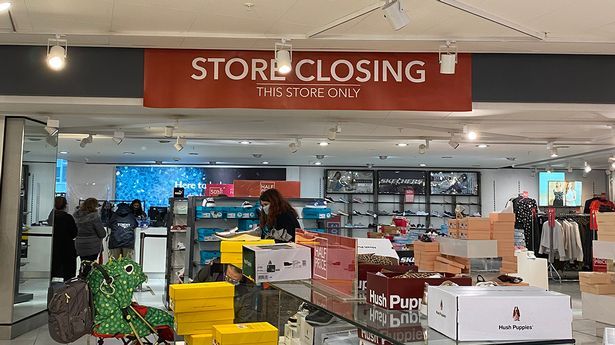 Debenhams tanca sis botigues, inclosa la sucursal d’Oxford Street, 320 llocs de treball perduts
