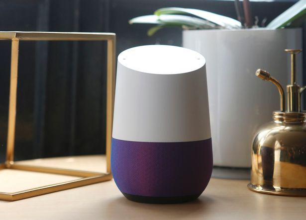 Google Home vs Amazon Echo: Melyik intelligens hangszóró nyeri a csatát a nappalijáért?