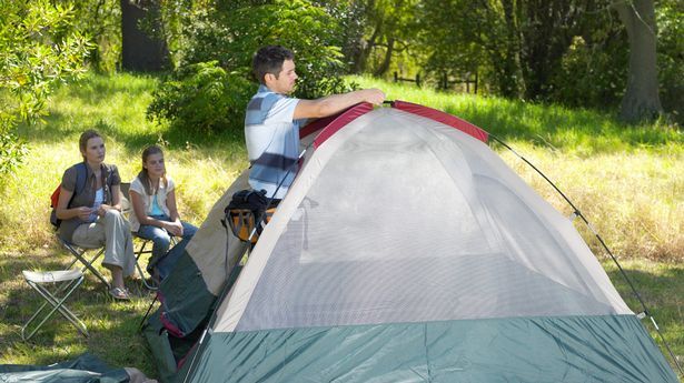 Halfords sproži ogromno prodajno kampiranje za polovično ceno - poiščite poceni šotore, spalne vreče in dodatke za manj