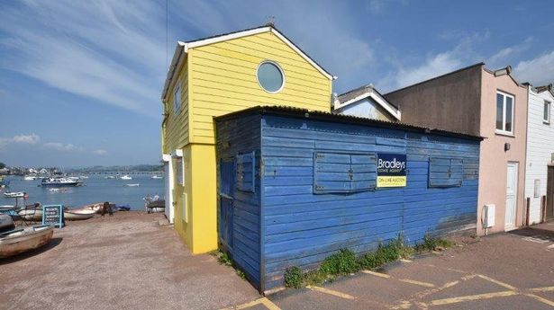 Odtrgana lopa v bližini plaže Devon je naprodaj za 45.000 funtov - bi jo kupili?