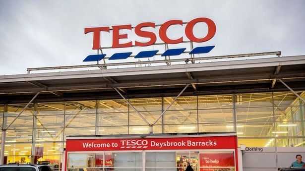 Políciu privolali do supermarketu Tesco Deysbroook Barracks
