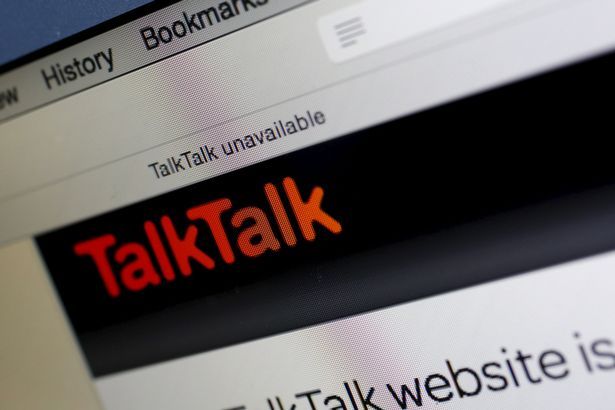 Obrazovka počítača zobrazuje podrobnosti o prihlasovacej stránke TalkTalk
