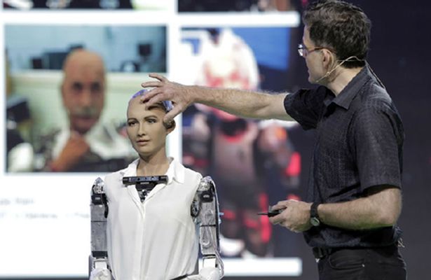 Humanoidný robot 'Sophia' hovorí čínsky
