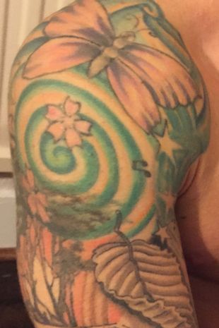Fixery na tetovanie zničia Brixovi život zjazvením