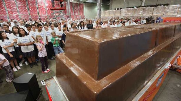 Чоколадну плочицу од 12.290 фунти коју су створили за постављање новог Гинисовог рекорда (слика: Гетти)