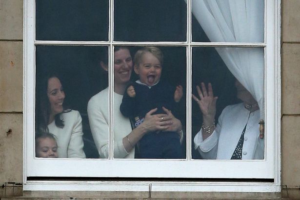 Princas George'as su aukle Maria Barrallo, kuri taip pat prižiūri princesę Charlotte ir princą Louis